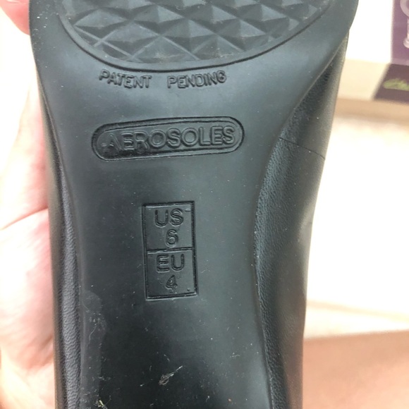 SUPER COMFY Aerosole Heel Rest - Picture 4 of 5